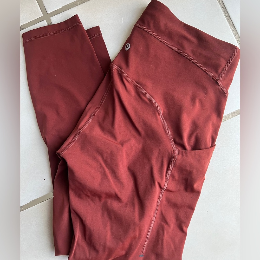 Lululemon excellent condition leggings!!